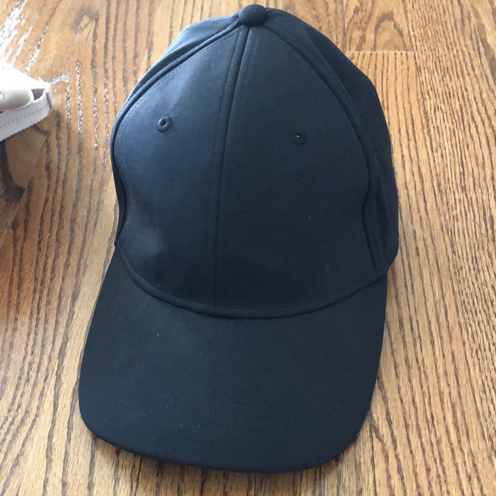 Lululemon baller hat